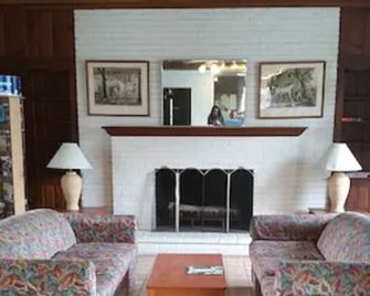 The Virginia Lodge - Alexandria - Wohnzimmer