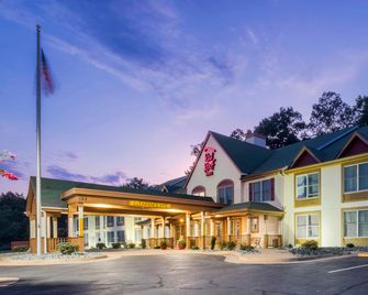 Red Roof Inn & Suites Stafford, VA - Quantico - Stafford - Gebäude
