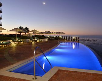 Radisson Blu Hotel Waterfront, Cape Town - קייפ טאון - בריכה