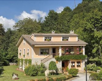 Casa Rural Santu Colás - Corao - Gebäude