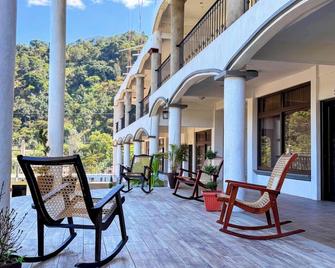Hotel Mercy - San Juan La Laguna - Patio