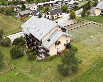 Fully-equipped T2 apartment with balcony in quiet residence with mountain views. - Villard-de-Lans - Gebouw