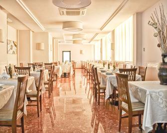 Hotel Dei Pini - פיוג'י - מסעדה