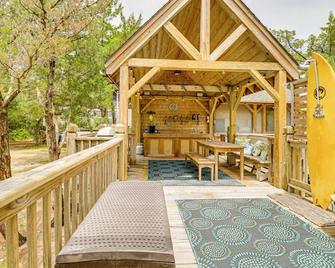 Hot Tub Haven Creekside Cabin In Frisco! - Frisco - Patio