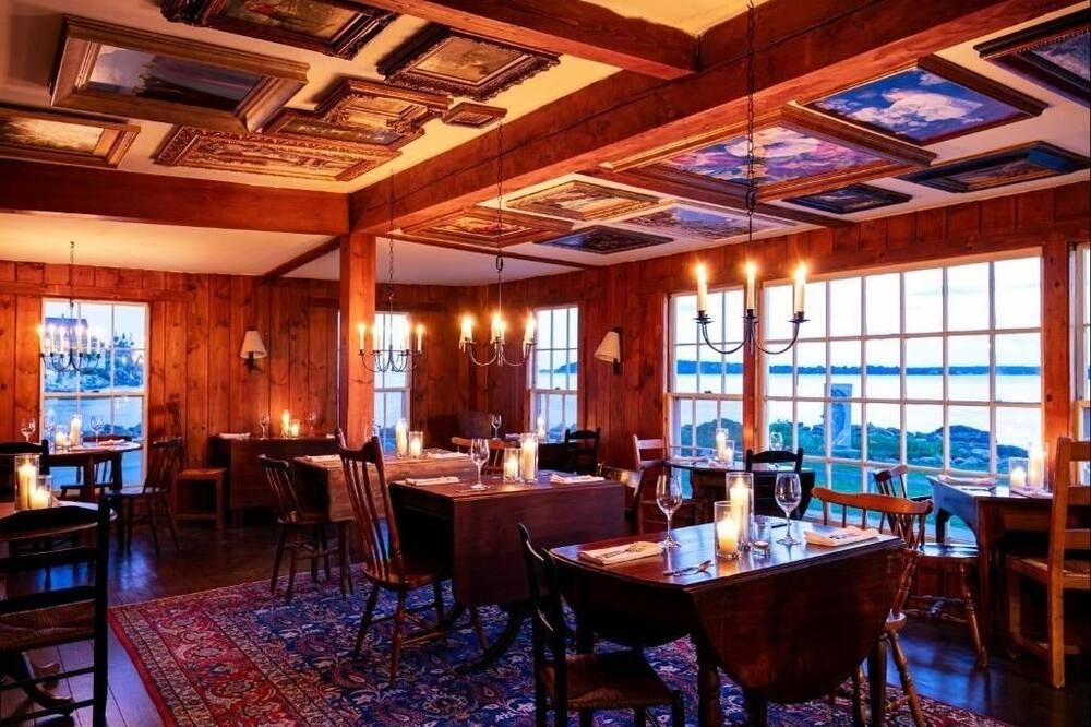 Private Room with King Bed for Coastal Getaways | Dog-Friendly | Oceanside - Boothbay - Restaurant