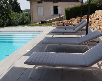 Charming house in Bourgogne sud with swimmingpool - Martigny-le-Comte - Piscina