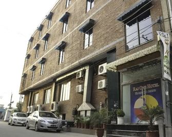 Raj One Hotel - Faisalābād - Building