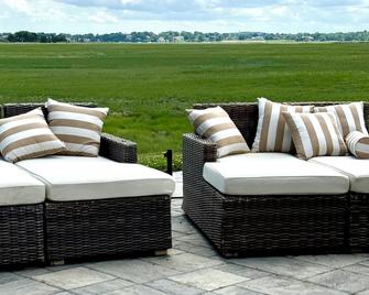 New England, Coastal Beachside - Duxbury - Patio