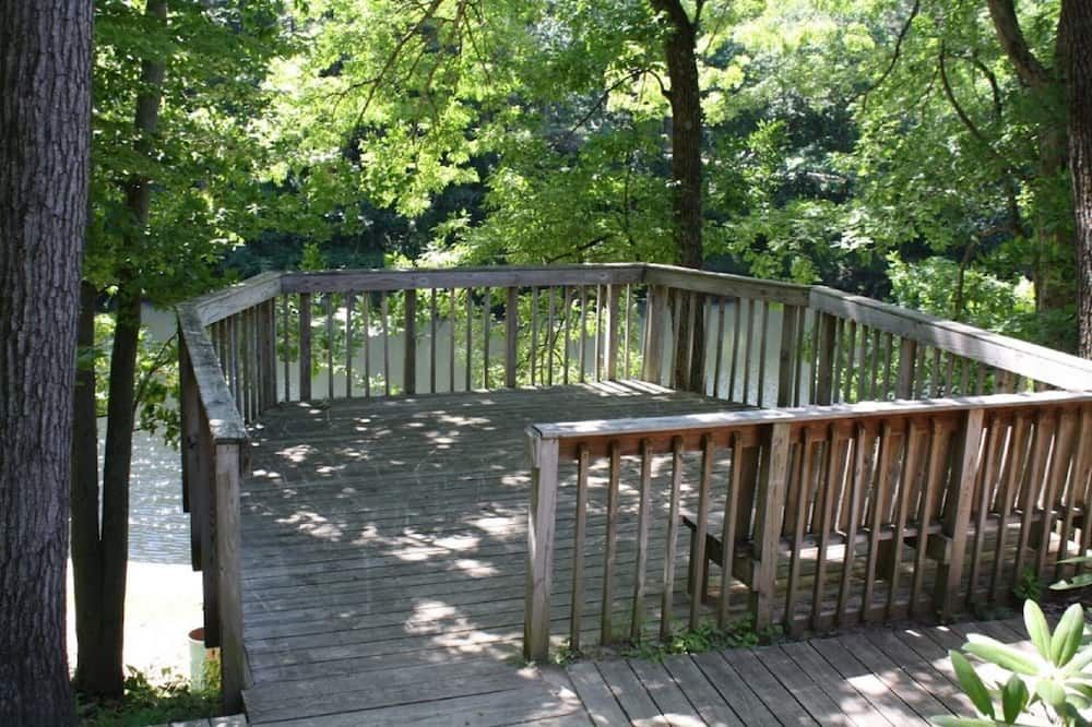 Beautiful 109 Acre Camp With Lodge Sleeping 53 ~ Ideal For Large Groups