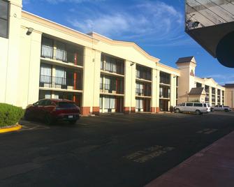 Red Roof Inn Hampton - Hampton - Rakennus