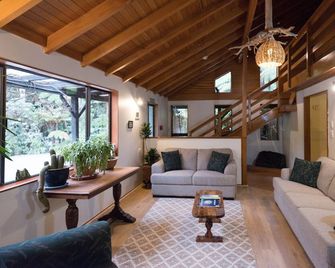 Te Nikau Retreat - Punakaiki - Huiskamer