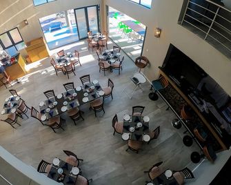 Two Rivers Hotel - Kasane - Restaurant