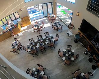 Two Rivers Hotel - Kasane - Restaurant