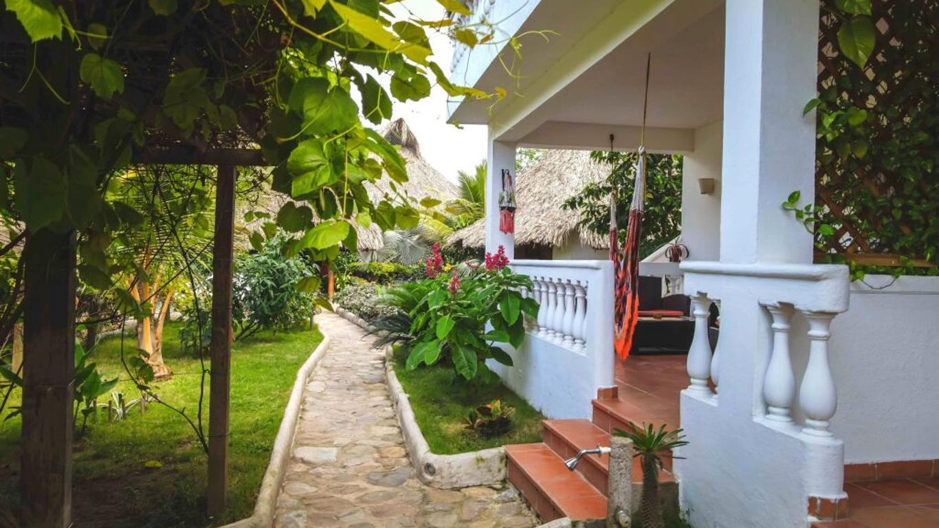 Primaluna Beach Hostel