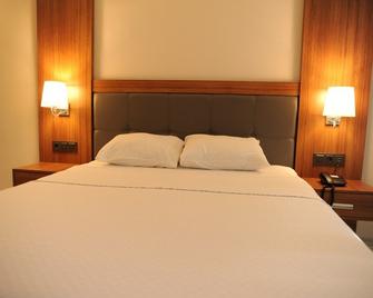 Grand Yeniceri Otel - Şiran - Bedroom