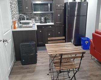 Cozy Home away from Home in a Basement with a separate entrance - Winnipeg - Cuisine