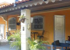 Gustave Full Residence -24/7 Electricity/Water/Wifi/Tv - Port Au Prince - Building