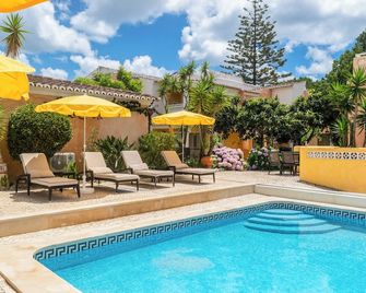 Costa d'Oiro Ambiance Village - לאגוס - בריכה