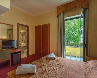 Hotel Columbus sul Lago - Bolsena - Camera da letto