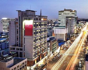 Ramada by Wyndham Seoul Dongdaemun - Seoel - Buiten zicht