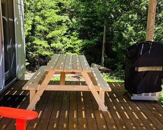 Red Roof Retreat Tobermory - Tobermory - Patio