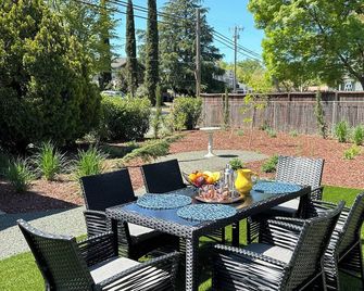 Lake view fully remodeled house - Lakeport - Patio