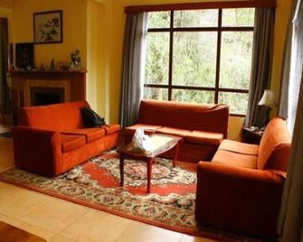 Rhododendron Dell Exoctic Resort - Darjeeling - Darjeeling - Oturma odası