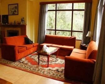 Rhododendron Dell Exoctic Resort - Darjeeling - דאריילינג - סלון
