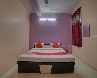 OYO 30243 Hotel Sanwariya Bhagwan - Sīkar - Habitación