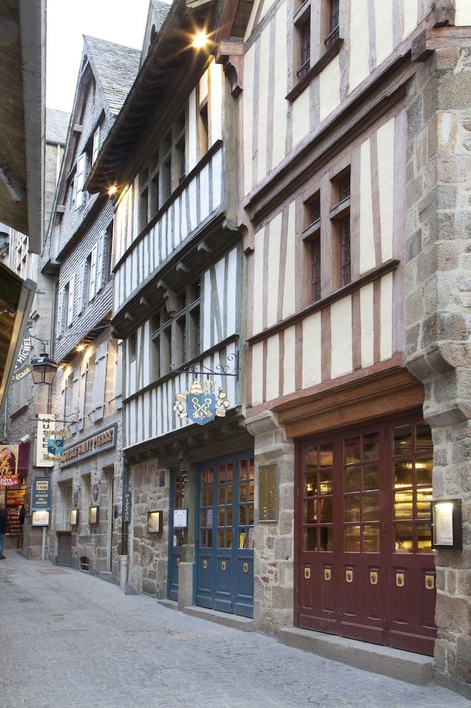 Auberge Saint Pierre from 226. Le Mont Saint Michel Hotel Deals