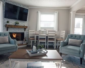 3bed 2bath Home Near Etsu - Johnson City - Living room