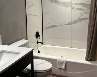 Motel 6 Indianapolis - Indianapolis - Bathroom