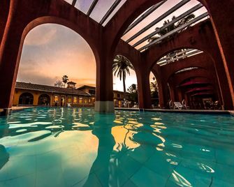 Hotel Guadalajara - Buga - Piscina