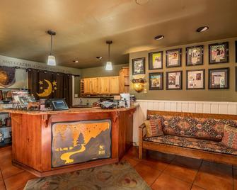 Highland Haven Creekside Inn - Evergreen - Recepción