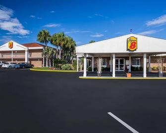 Super 8 by Wyndham Lake City - Lake City - Building