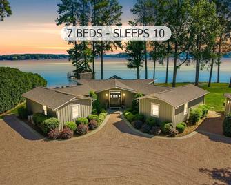 Lake Norman Playaway - Mooresville - Building