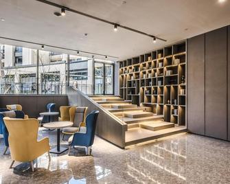 Q-Box Hotel Shanghai Sanjiagang -Offer Pudong International Airport and Disney shuttle - Shanghai - Lounge