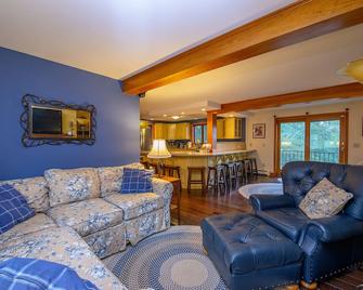 Stunning Views in the Serenity Western NH - Newport - Living room