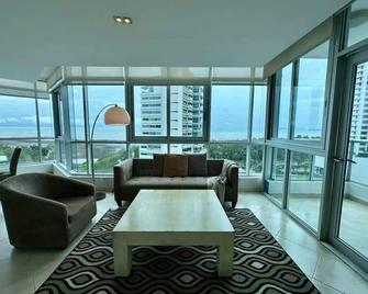 River Wood I Sunny 1 BDR in Costa del Este - Ciudad de Panamá - Sala de estar