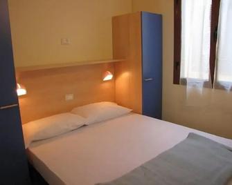 Camping Viareggio - Viareggio - Bedroom