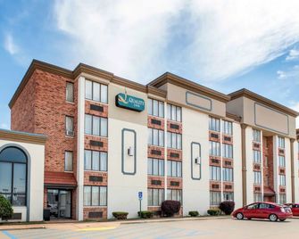 Baymont by Wyndham Festus - Festus - Edificio