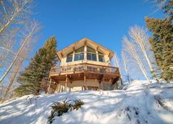 Spectacular Sun Valley View Home On Two Acres With Access To Private Lake 3 Bedroom Home by RedAwning - Hailey - Edificio