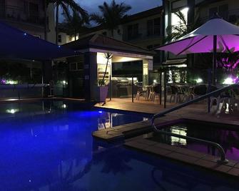 Santana Resort - Broadbeach - Pool