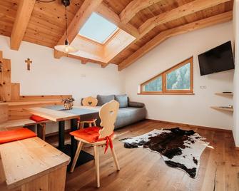 Apartment Lahnbach Grosskarneid - Lüsen - Вітальня