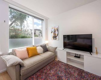 Lovely Studio with Free Parking in East Melbourne! - Melbourne - Pokój dzienny