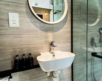 St Signature Jalan Besar, Short Overnight, 13 Hours, 6pm-7am - Singapur - Baño