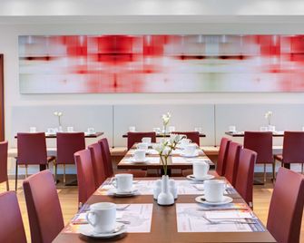 Intercityhotel Berlin Ostbahnhof - Berlin - Restaurant