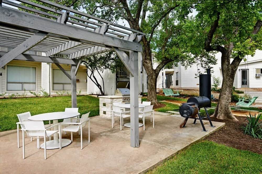 Soco 2BR Corner Suite w Pool King bed Fast Wifi - Austin - Patio