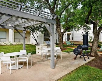 Soco 2BR Corner Suite w Pool King bed Fast Wifi - Austin - Patio