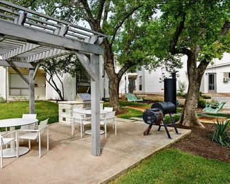 Soco 2BR Corner Suite w Pool King bed Fast Wifi - Austin - Patio